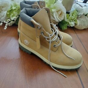 Tims Authentic Timberland boots